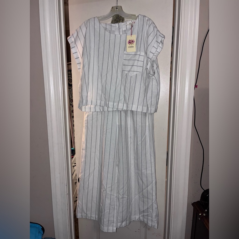 Entro White Striped Women’s 2 piece Pants set